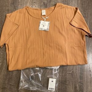 NWT Kate Quinn Womens L Scoop Neck Tee Butterrum
